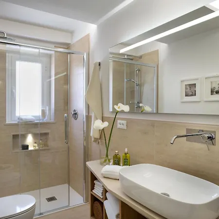 Butterfly With & Breakfast Included *